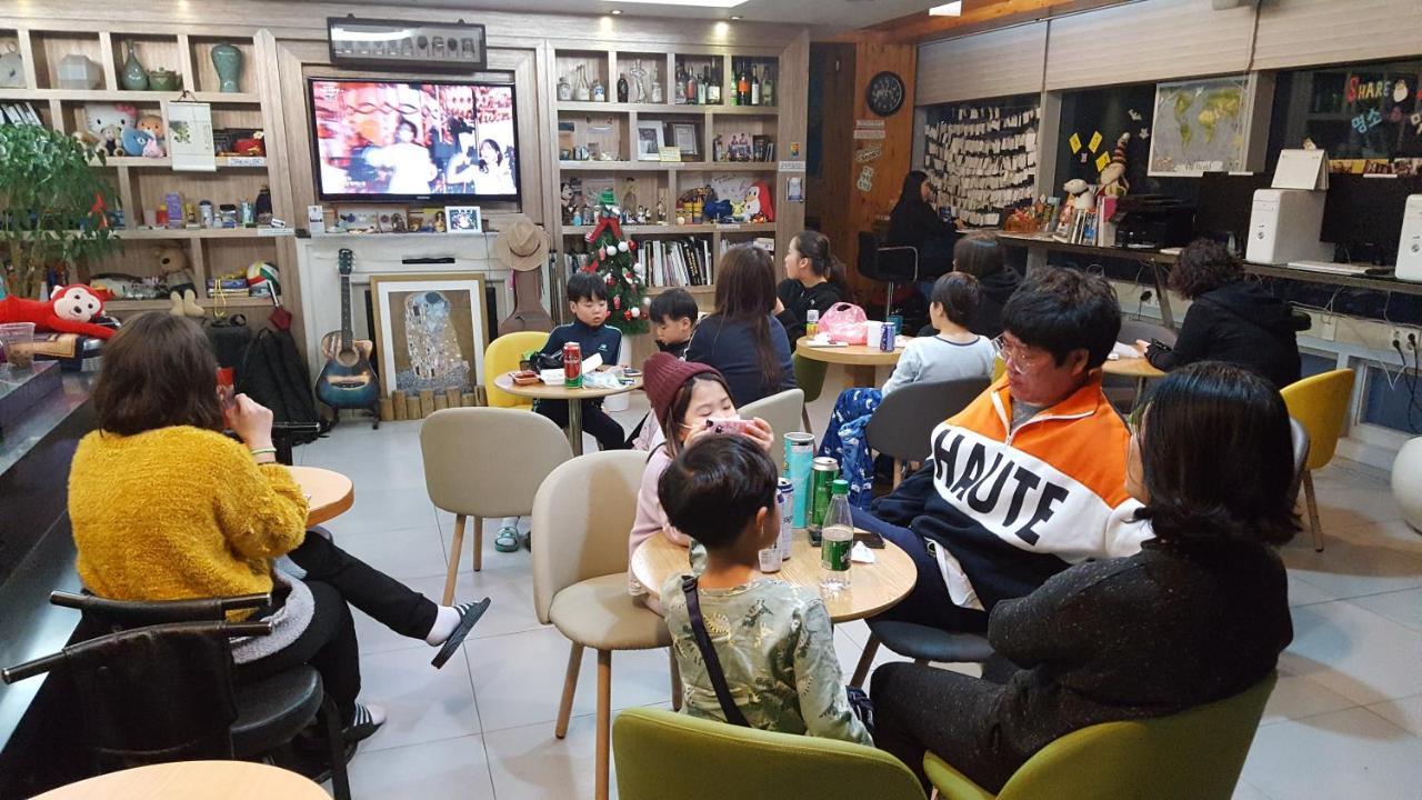 With Guesthouse Busan Exterior photo
