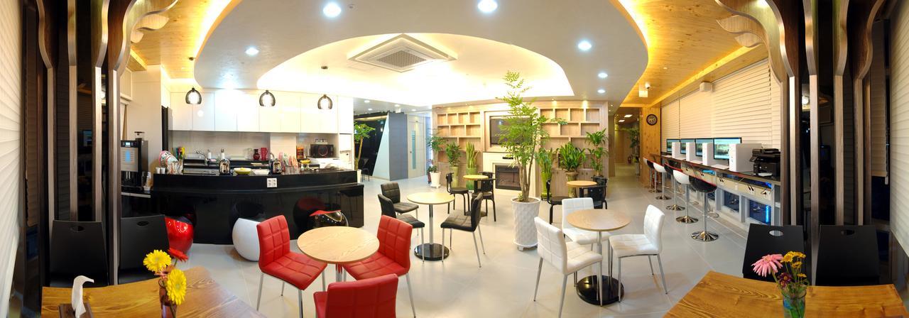 With Guesthouse Busan Exterior photo